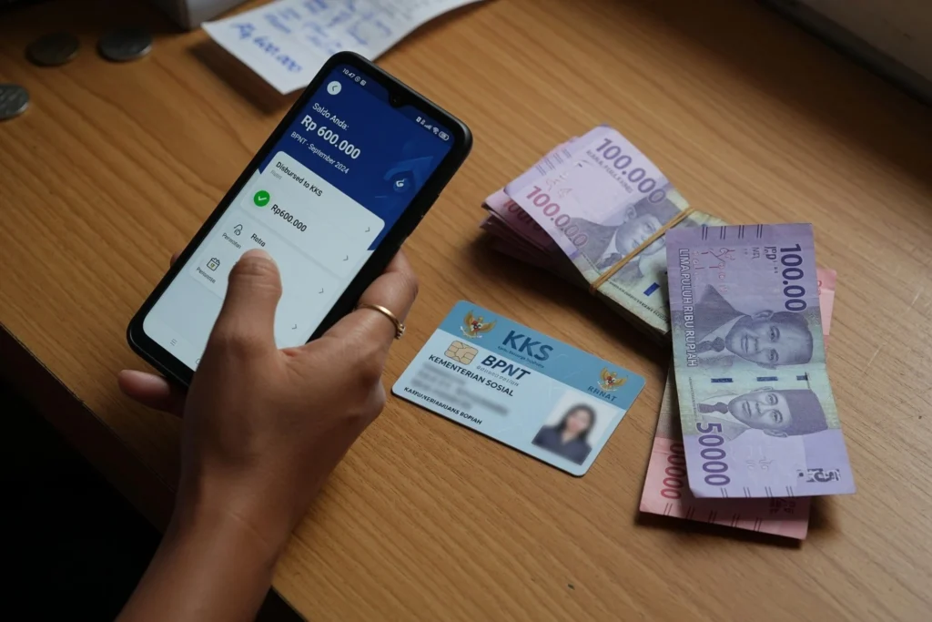 Cek bansos lewat aplikasi resmi Kemensos