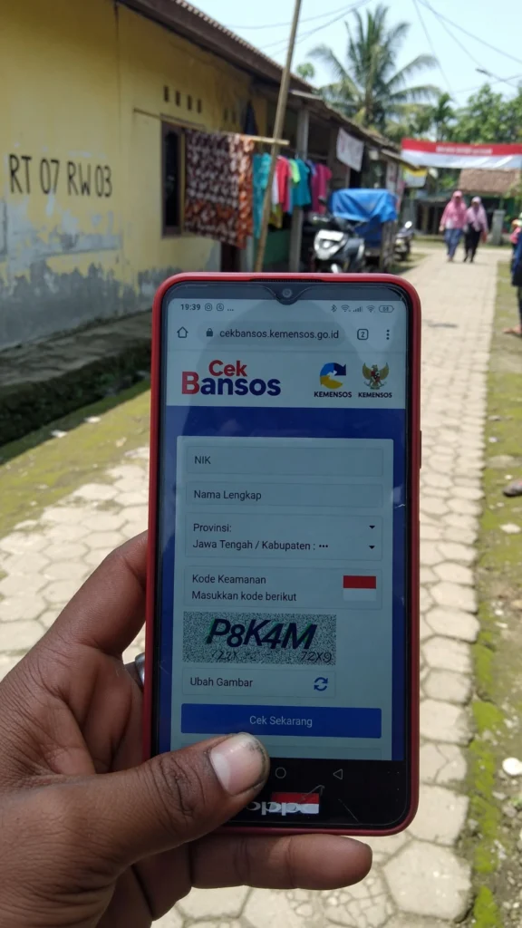 Cara cek bansos di situs cekbansos.kemensos.go.id