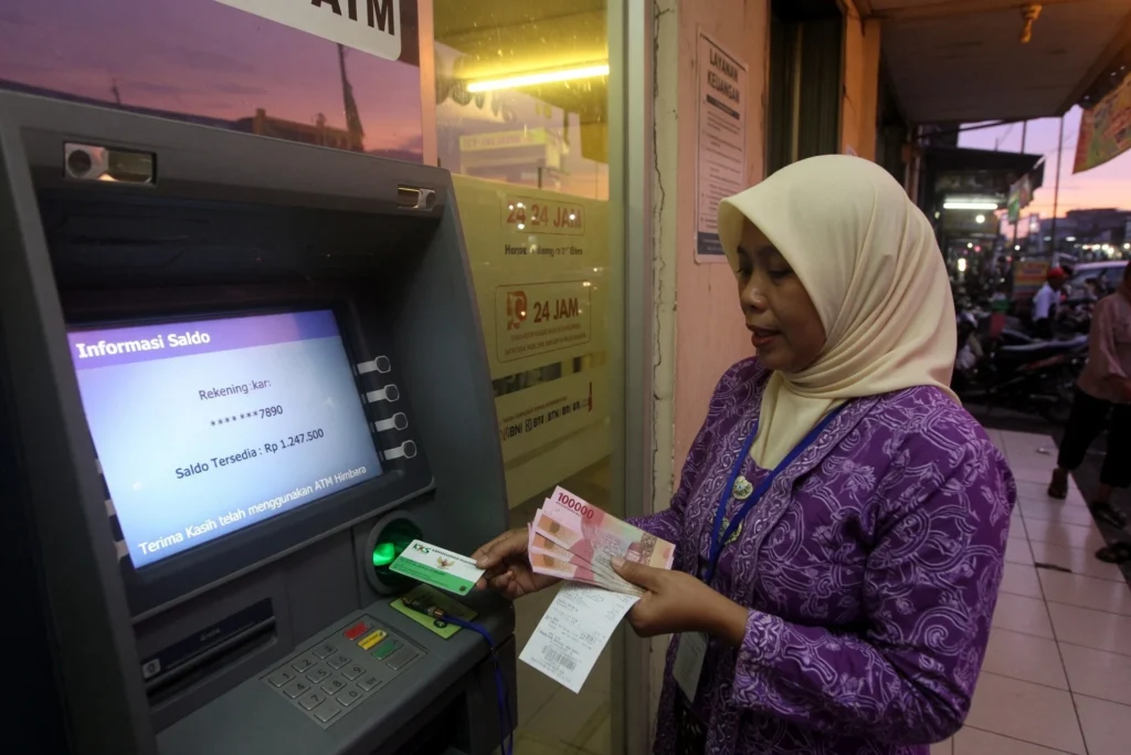 Cek bansos lewat aplikasi resmi