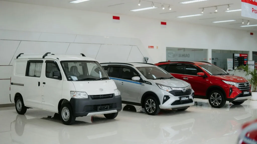Rincian kontribusi tiga lini model utama
