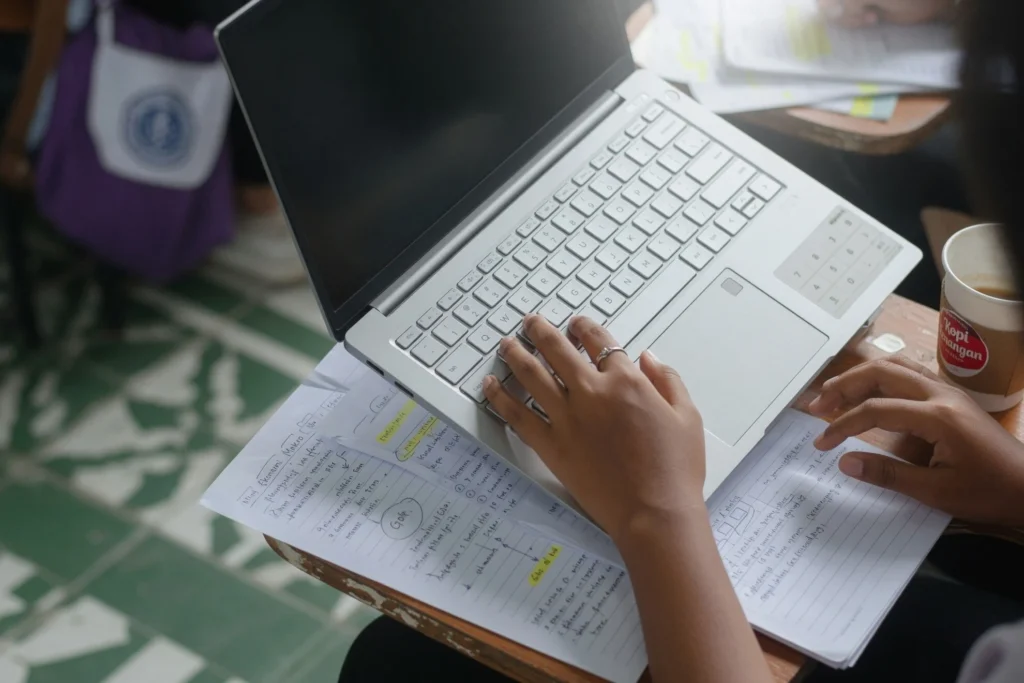 Keseimbangan spek dasar yang menopang kerja dokumen hingga streaming