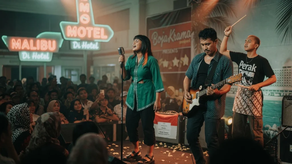 Set Spesial: Seluruh Di Hotel Malibu plus Cuplikan Perak