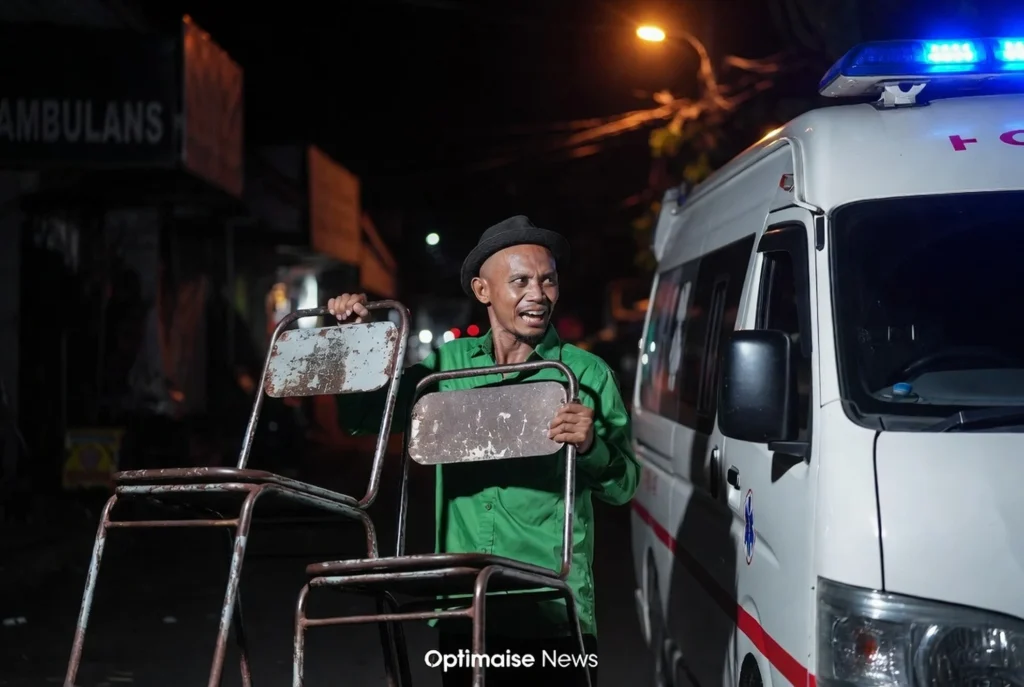 Pelaku Nekat Curinya 7 Kursi Besi Pemkot Surabaya Pakai Ambulans