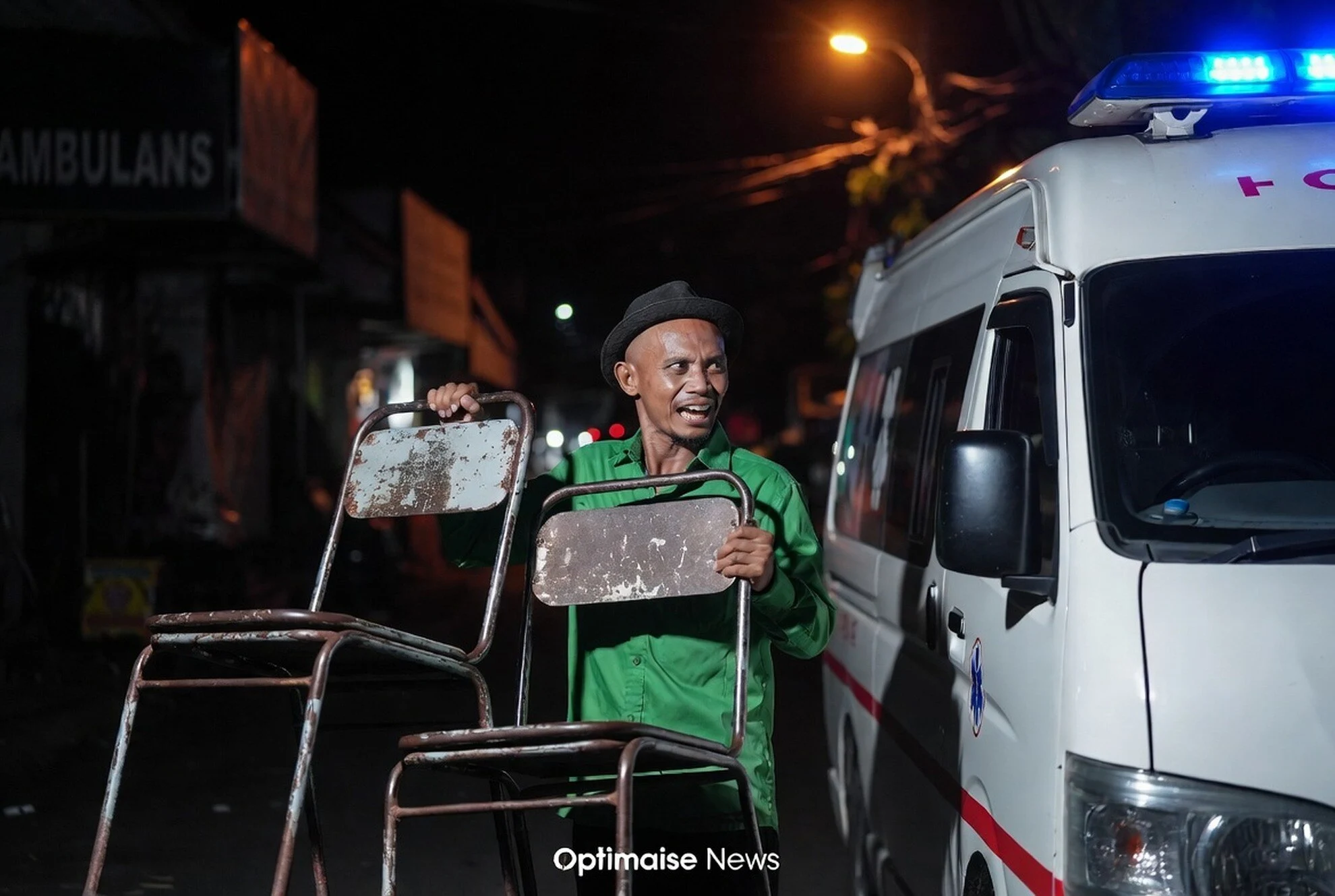 Pelaku Nekat Curinya 7 Kursi Besi Pemkot Surabaya Pakai Ambulans