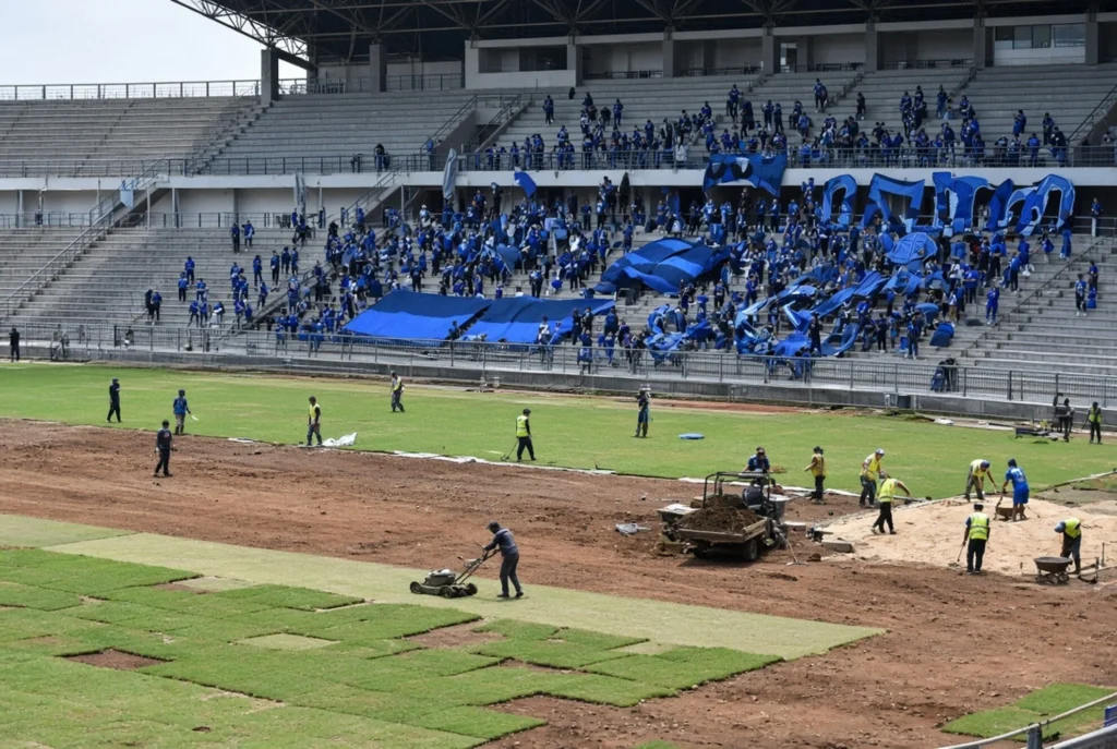 Atmosfer Bobotoh dan Persiapan Internasional di Stadion Lokal