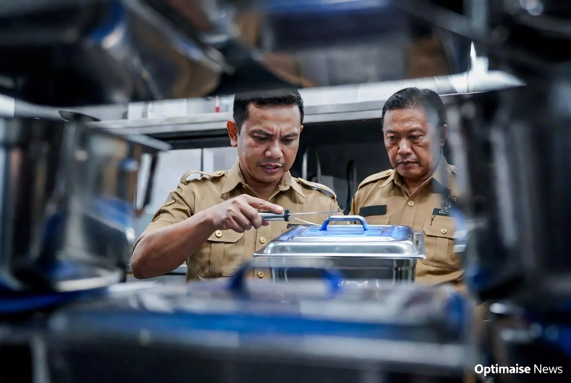 Wamendagri Minta Evaluasi Menyeluruh MBG Usai Keracunan Ratusan