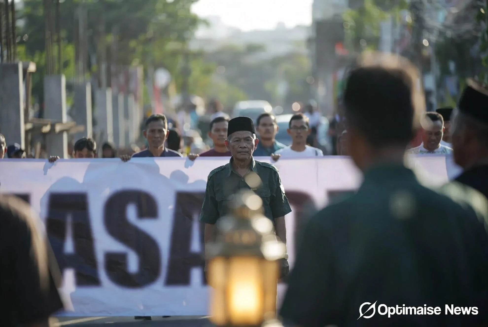 Warga Aksi Damai Masjid Rahmat Surabaya